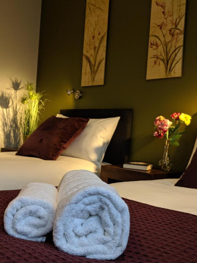 Crown Meadow - 4 Bedroom House - Heathrow - Excellentstays Colnbrook ภายนอก รูปภาพ